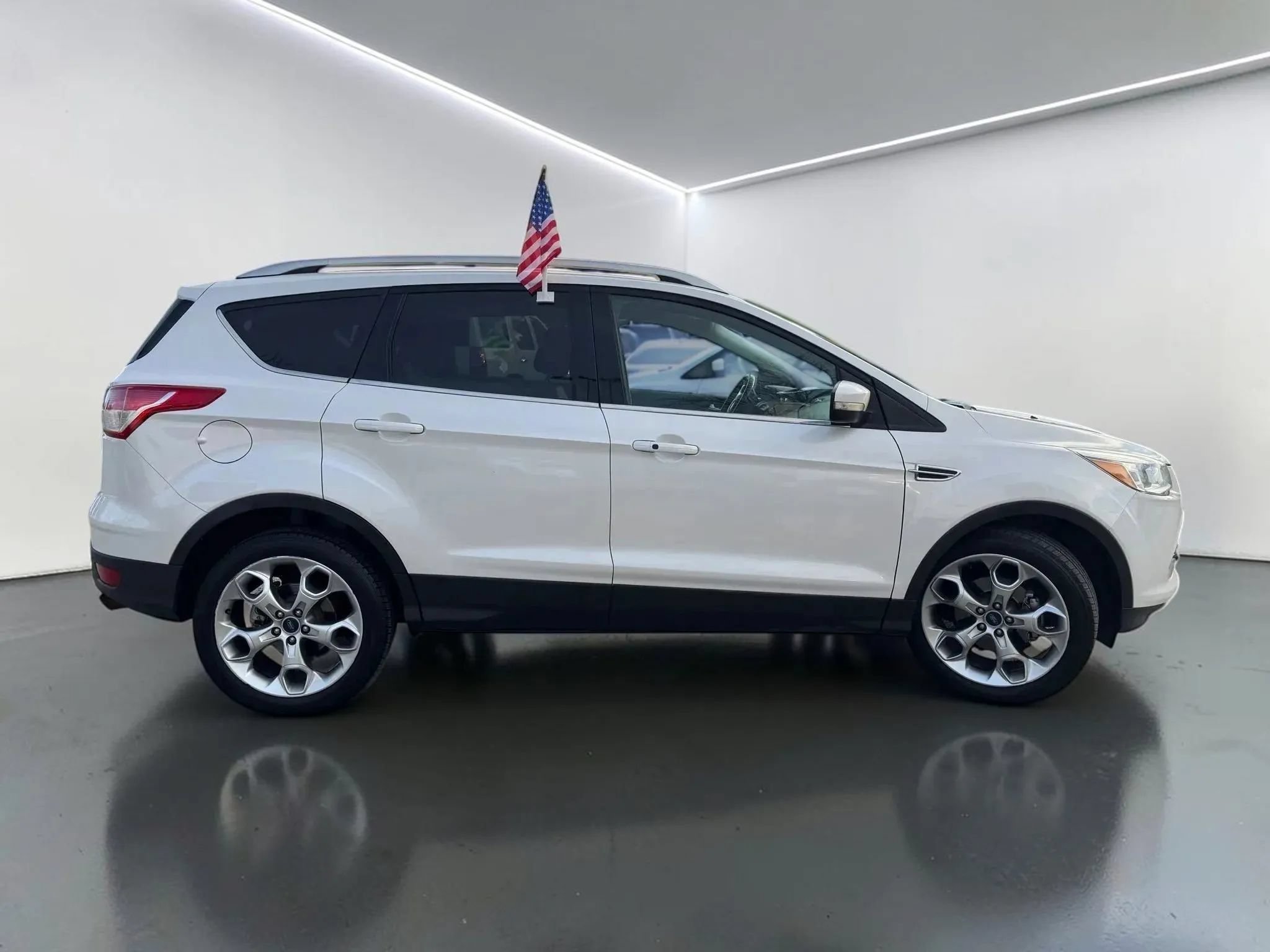 Used 2016 Ford Escape Titanium FWD image 5
