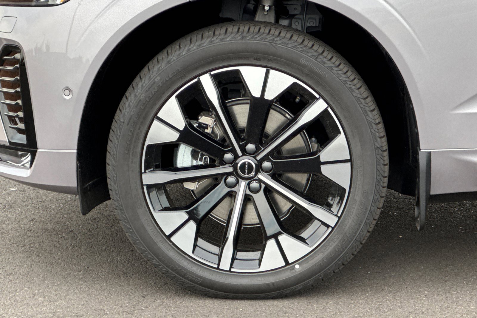 New 2026 Volvo XC60 B5 Plus w/ Climate Package image 25