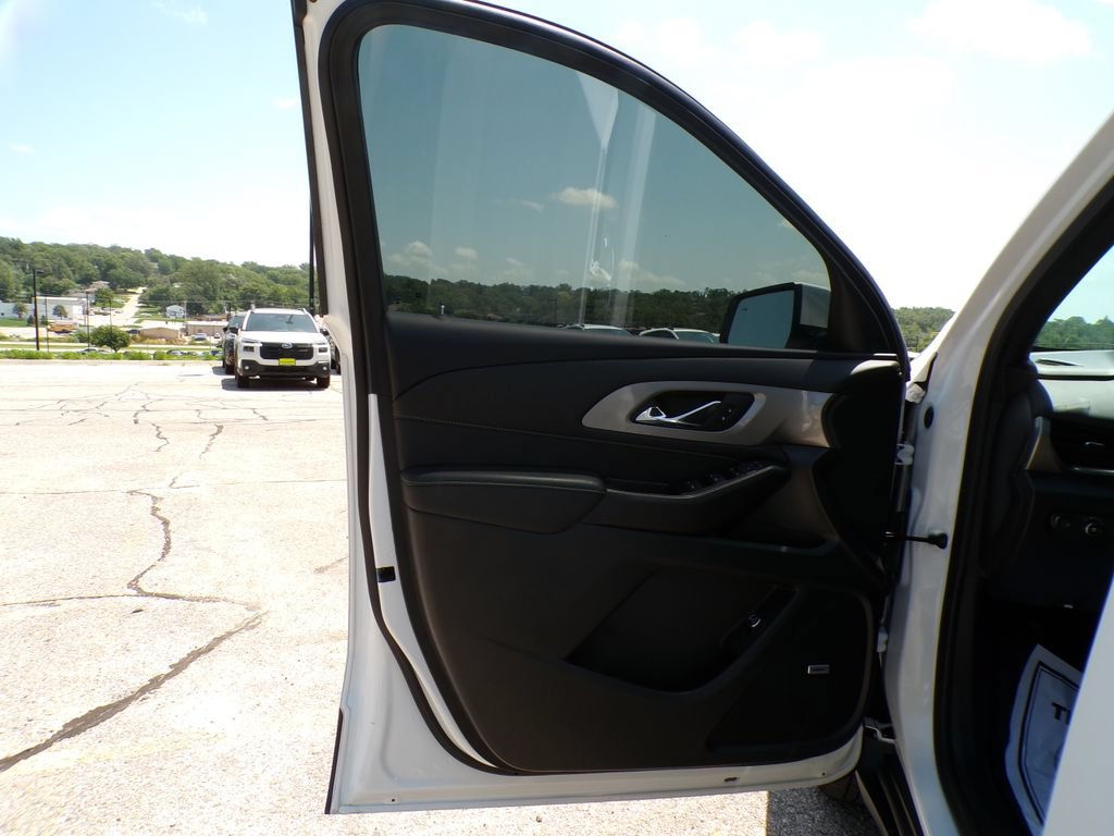 Used 2023 Chevrolet Traverse LT w/ LT Premium Package AWD/4WD image 26