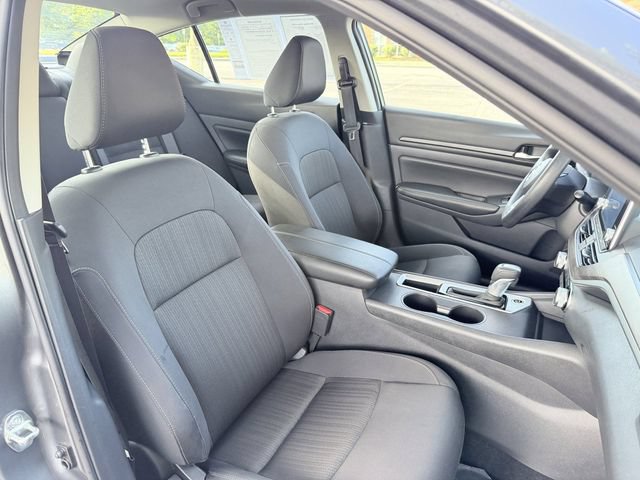 Used 2025 Nissan Altima 2.5 SV FWD image 29