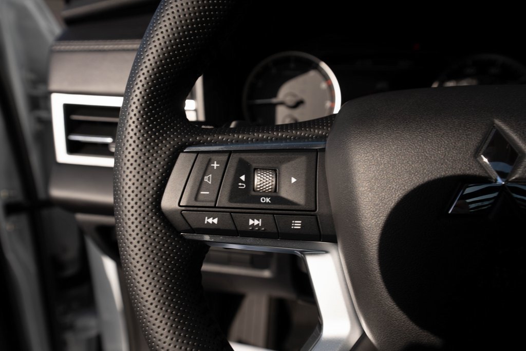New 2026 Mitsubishi Outlander LE AWD/4WD image 25