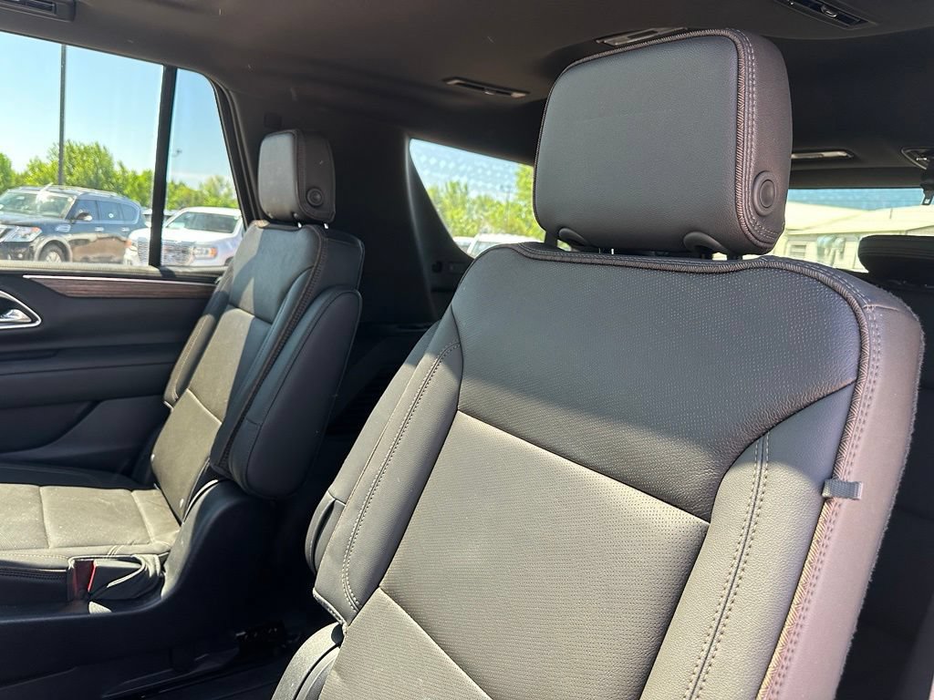 Used 2021 Chevrolet Tahoe High Country w/ Premium Package AWD/4WD image 23