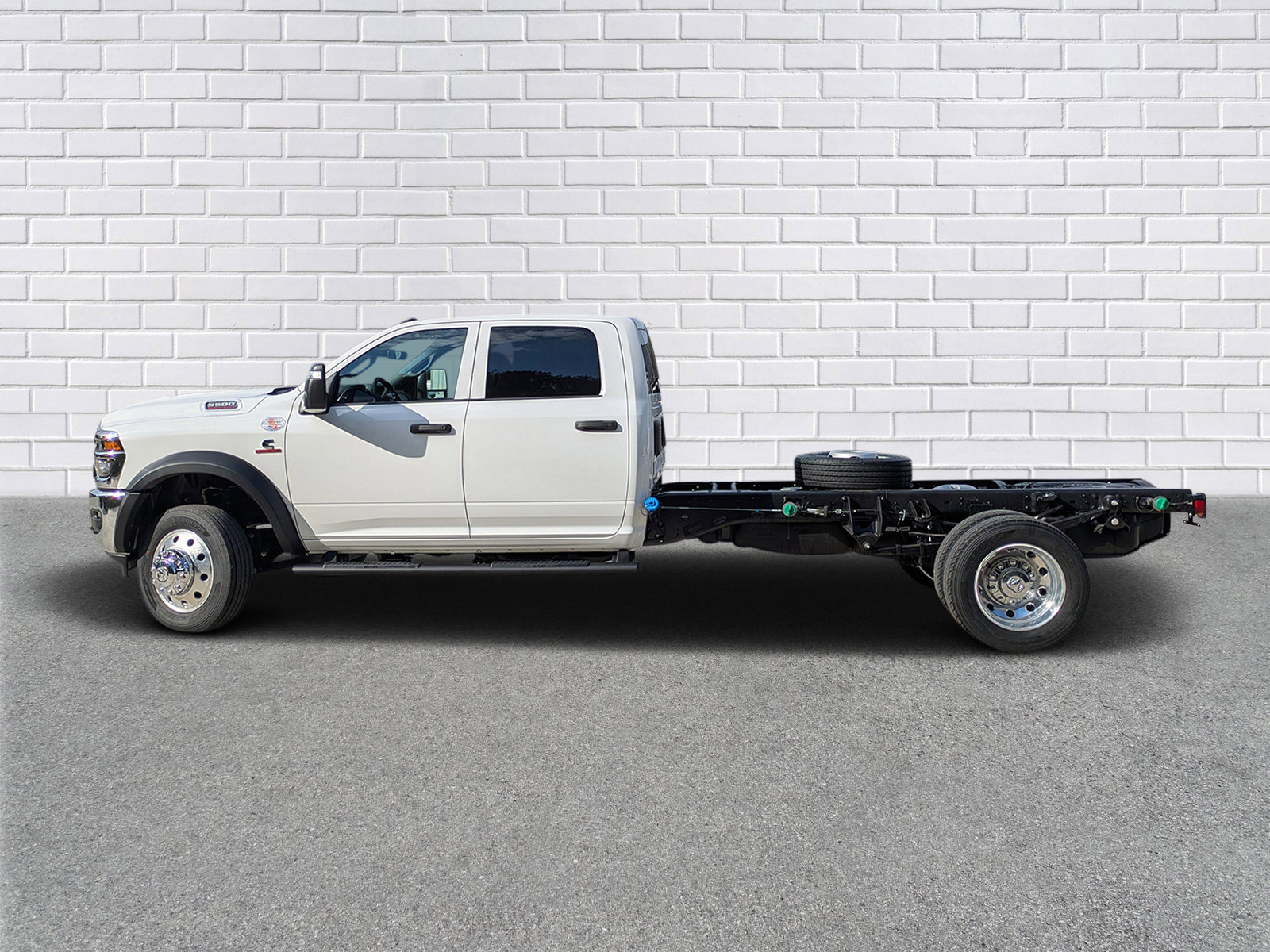 New 2026 RAM 5500 Tradesman w/ Chrome Appearance Group image 2