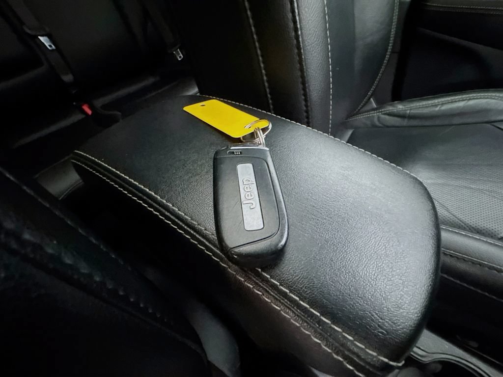 Used 2021 Jeep Compass Latitude w/ Sun and Sound Group AWD/4WD image 42