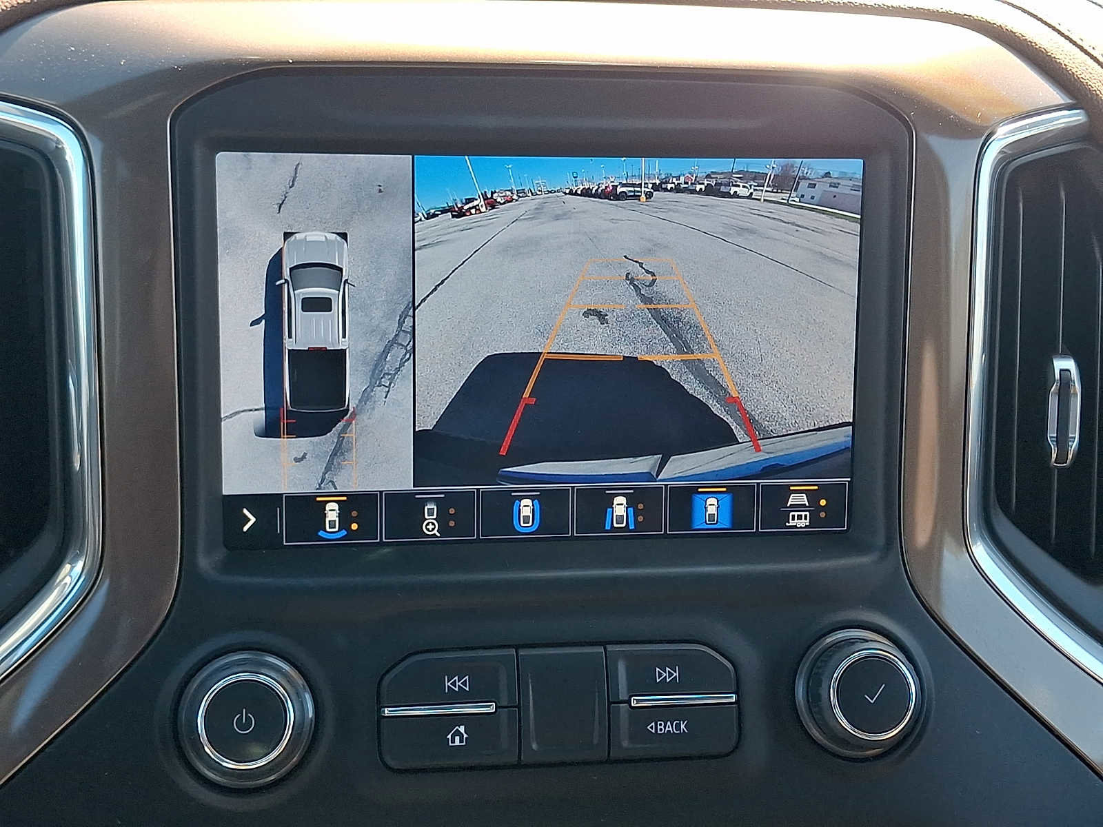 Used 2021 Chevrolet Silverado 1500 High Country w/ Technology Package image 21