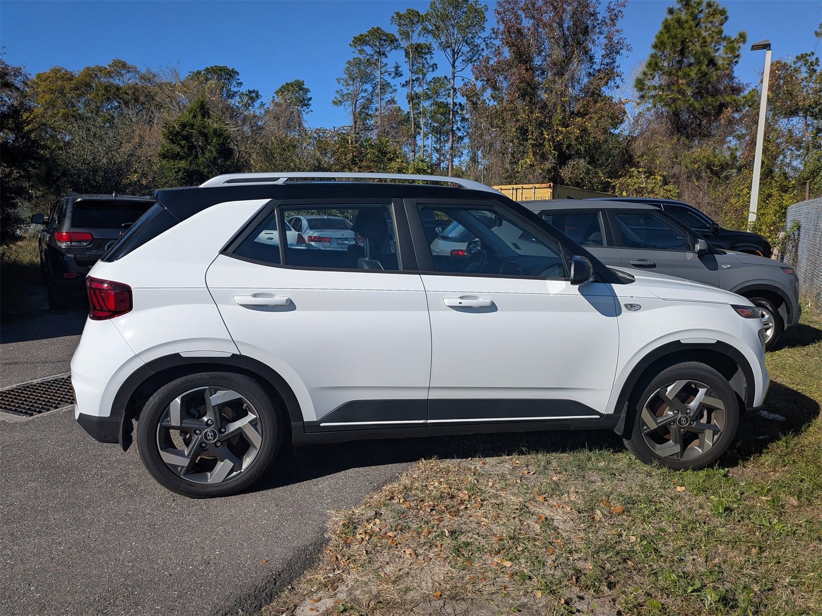 Used 2023 Hyundai Venue Limited w/ Cargo Package image 2