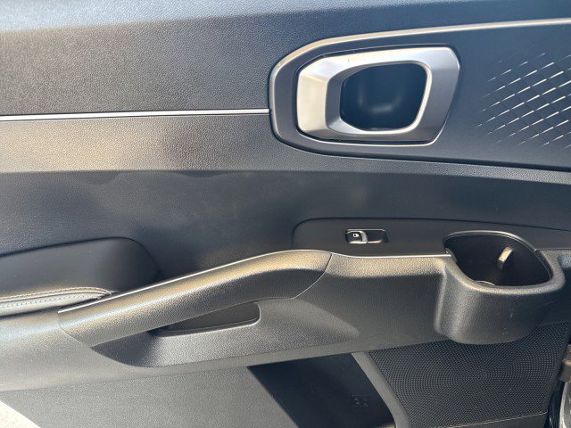 Used 2024 Kia Sorento LX FWD image 6