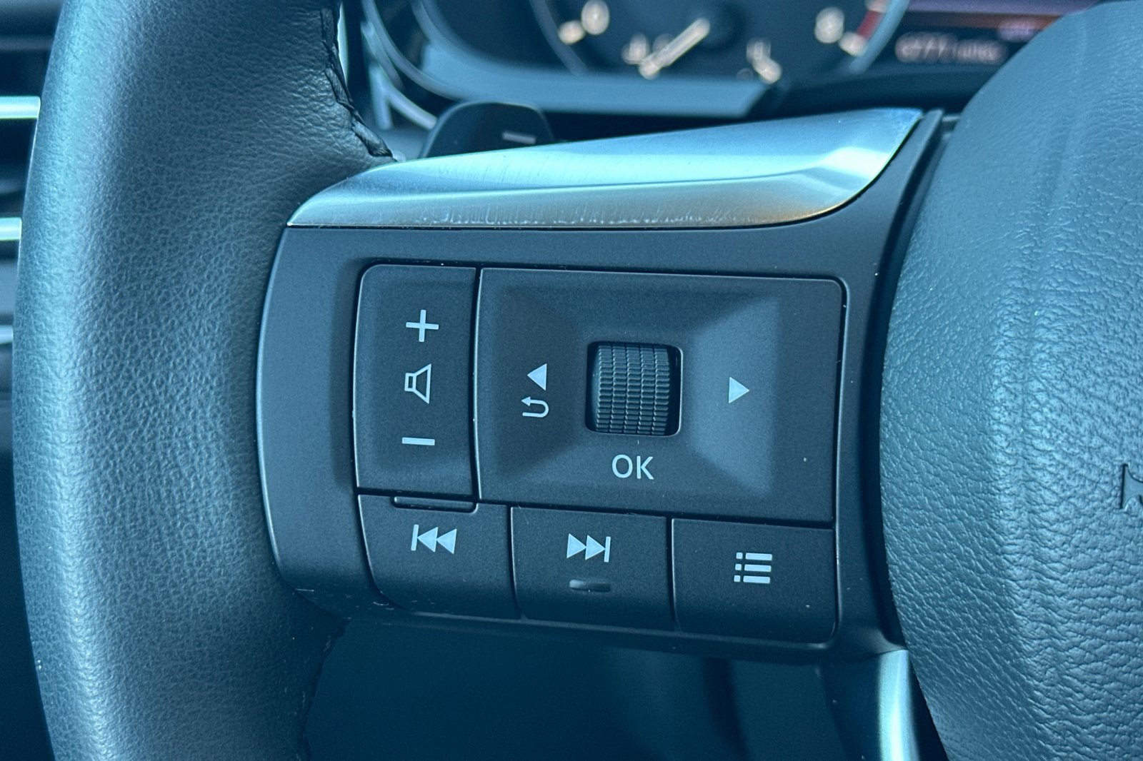 Used 2025 INFINITI QX60 Pure image 39