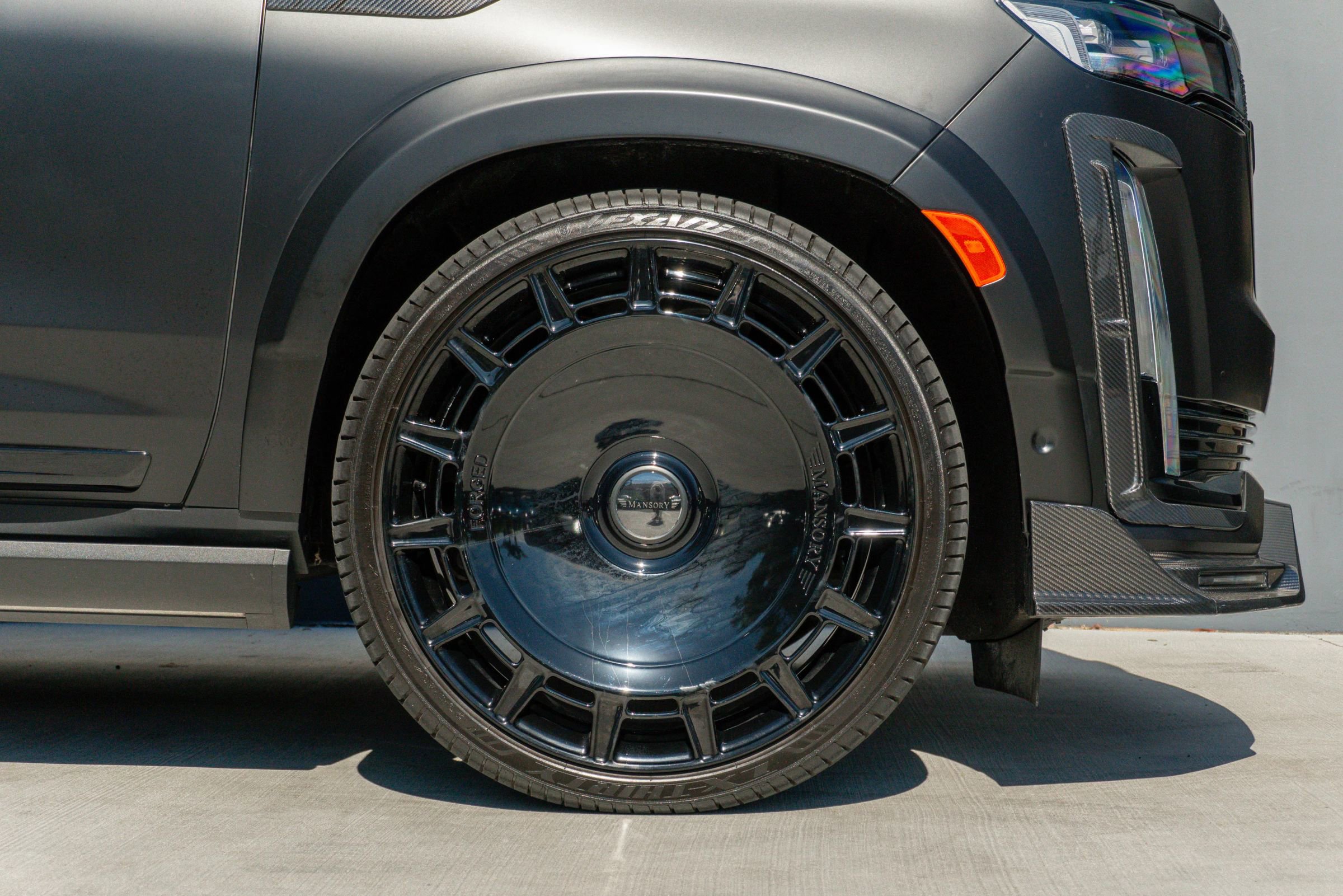 Used 2024 Cadillac Escalade Sport Platinum w/ LPO, ONYX Package image 40