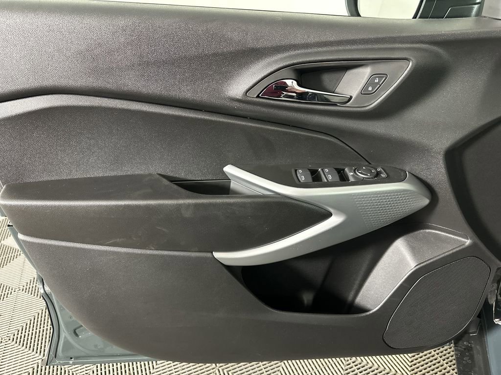New 2026 Chevrolet Trax LS w/ LS Convenience Package FWD image 20