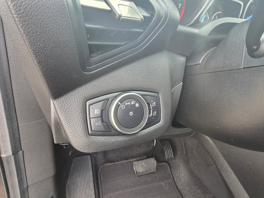 Used 2019 Ford Escape SE image 19