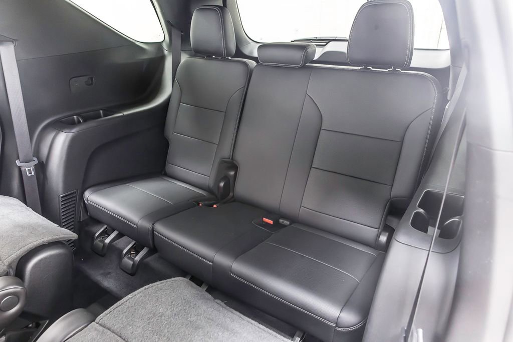 Used 2025 Chevrolet Traverse LT image 35