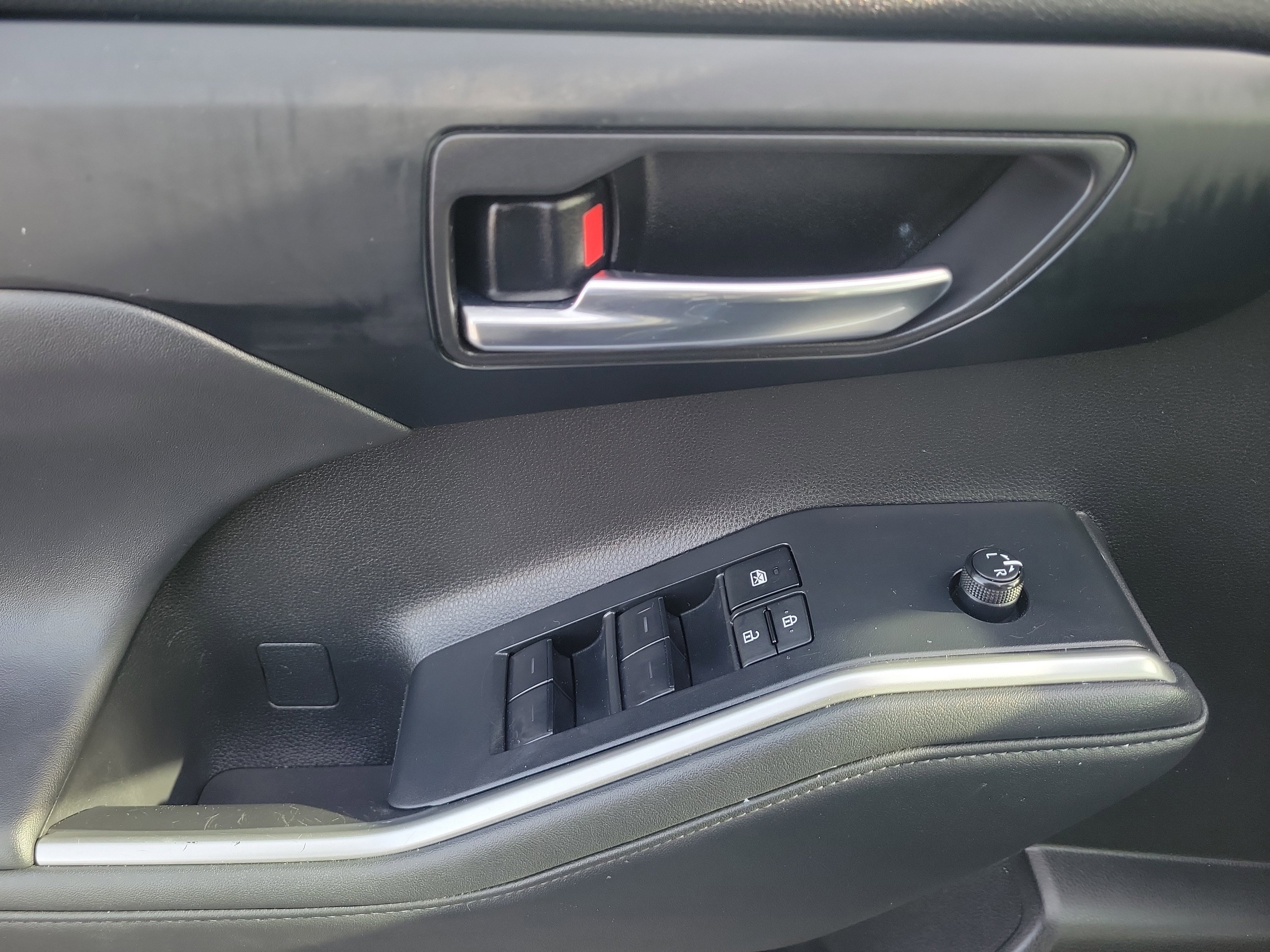 Used 2022 Toyota Highlander XLE image 18