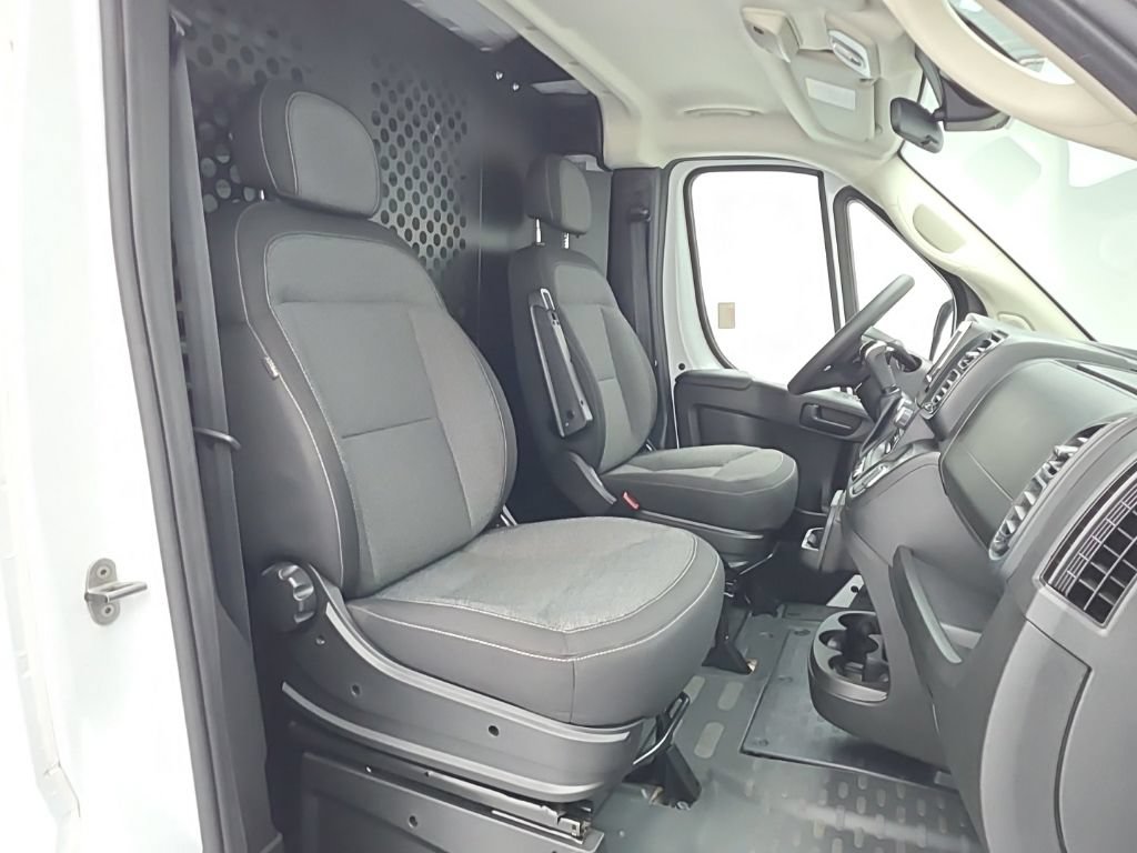 Used 2025 RAM ProMaster 2500 w/ U-Haul Equipment Group FWD image 40