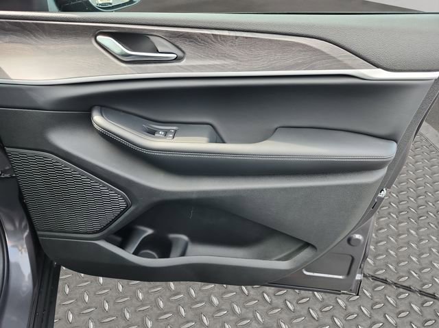 New 2025 Jeep Grand Cherokee Limited image 19