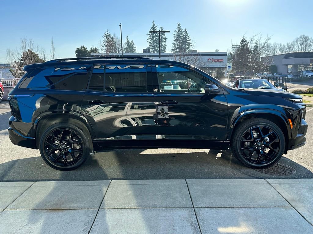 Used 2025 Chevrolet Traverse RS image 6