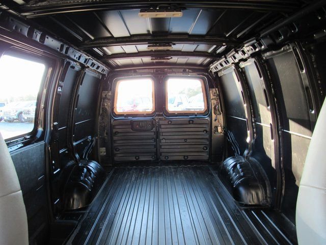 Used 2023 GMC Savana 3500 w/ Driver Convenience Package image 18
