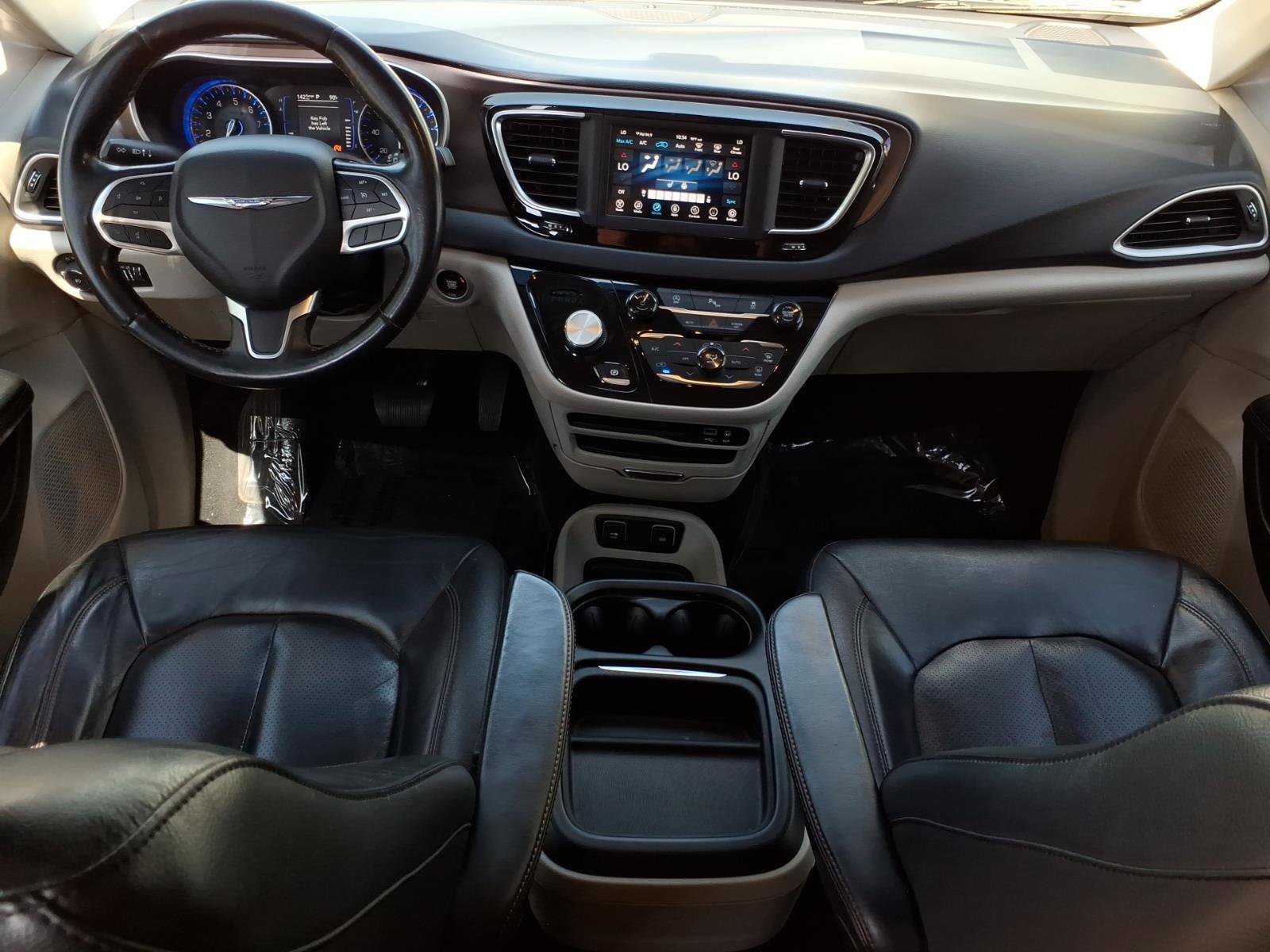 Used 2019 Chrysler Pacifica Touring-L image 15