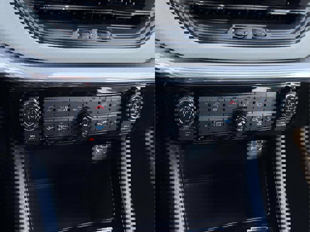 Used 2022 Jeep Compass Limited image 5