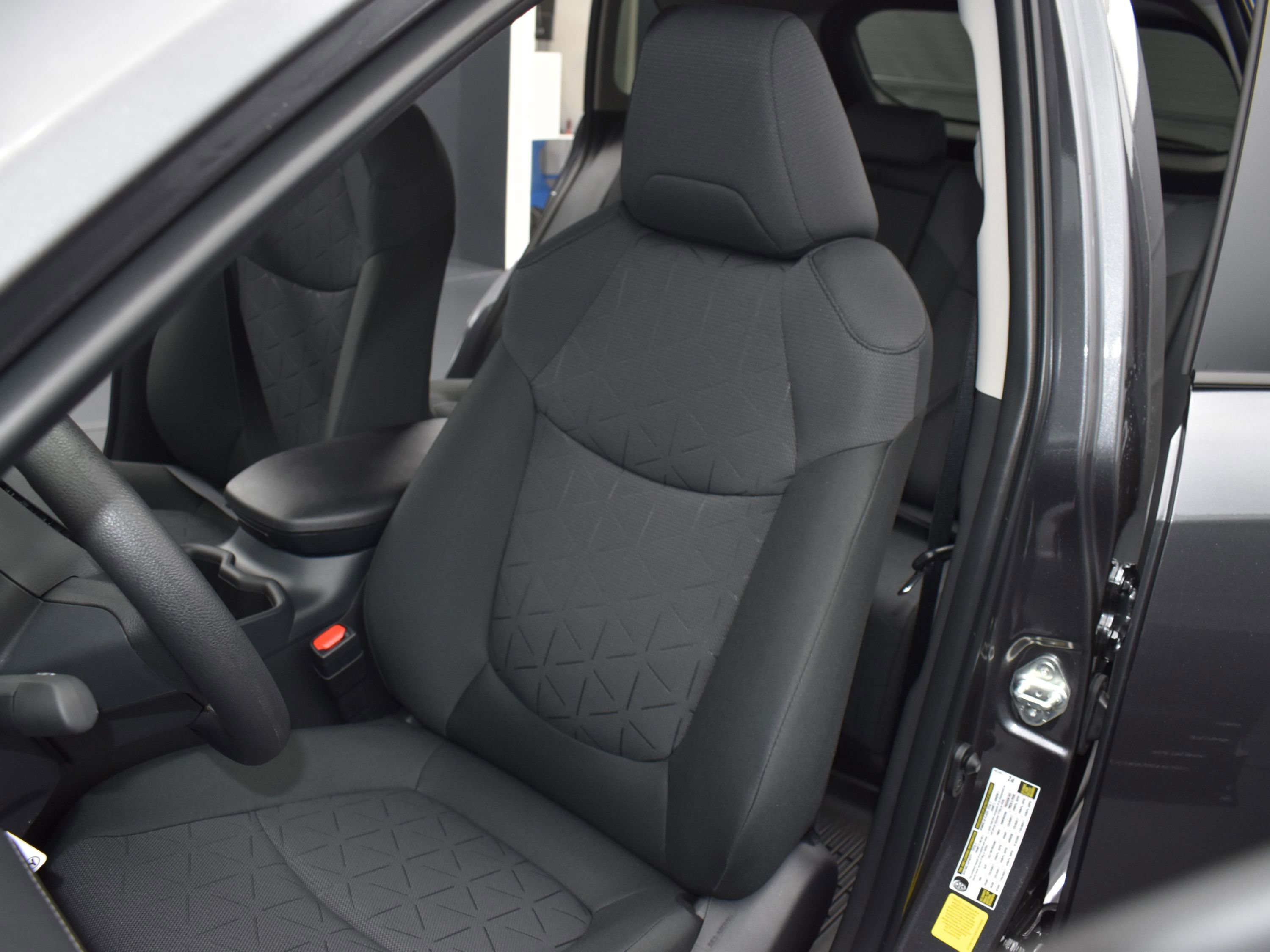 Used 2025 Toyota RAV4 XLE w/ Convenience Package image 23