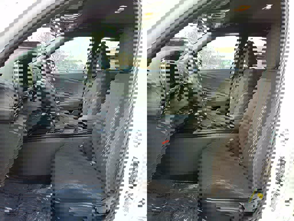 Certified 2025 Hyundai Elantra Sport image 12