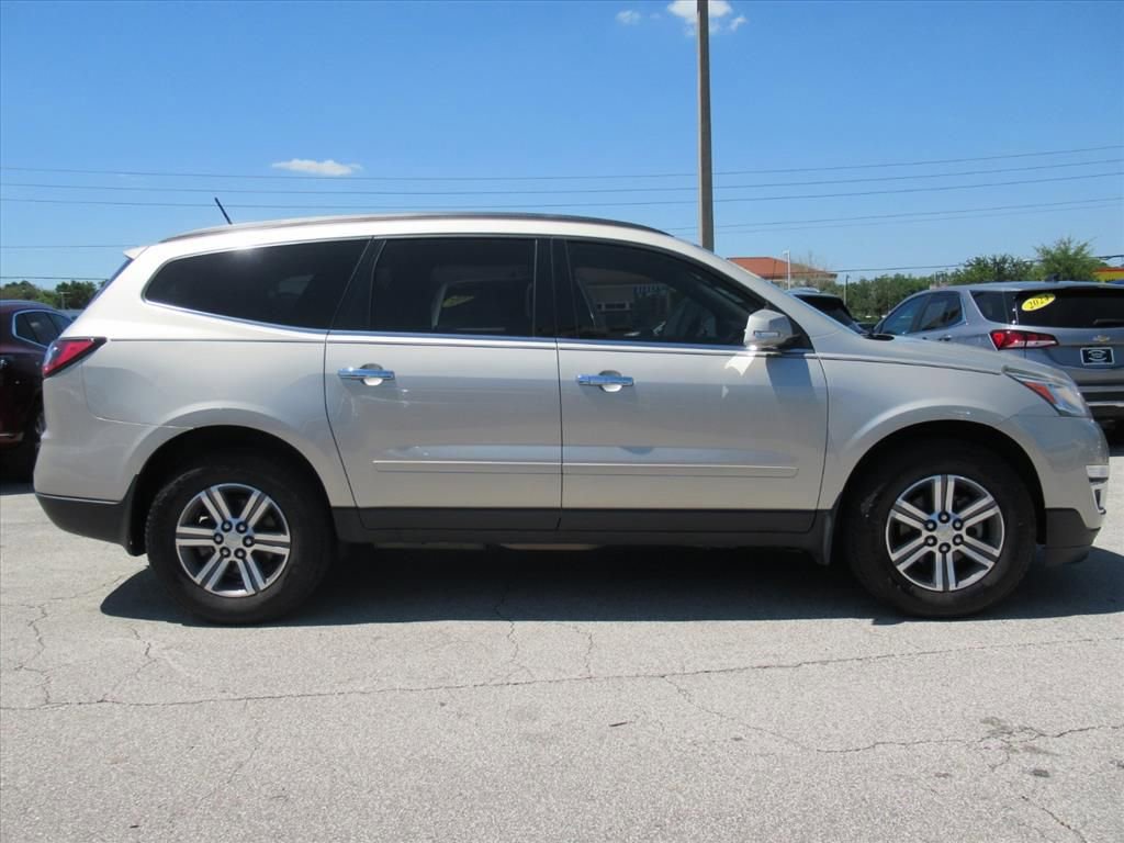 Used 2017 Chevrolet Traverse LT FWD image 2