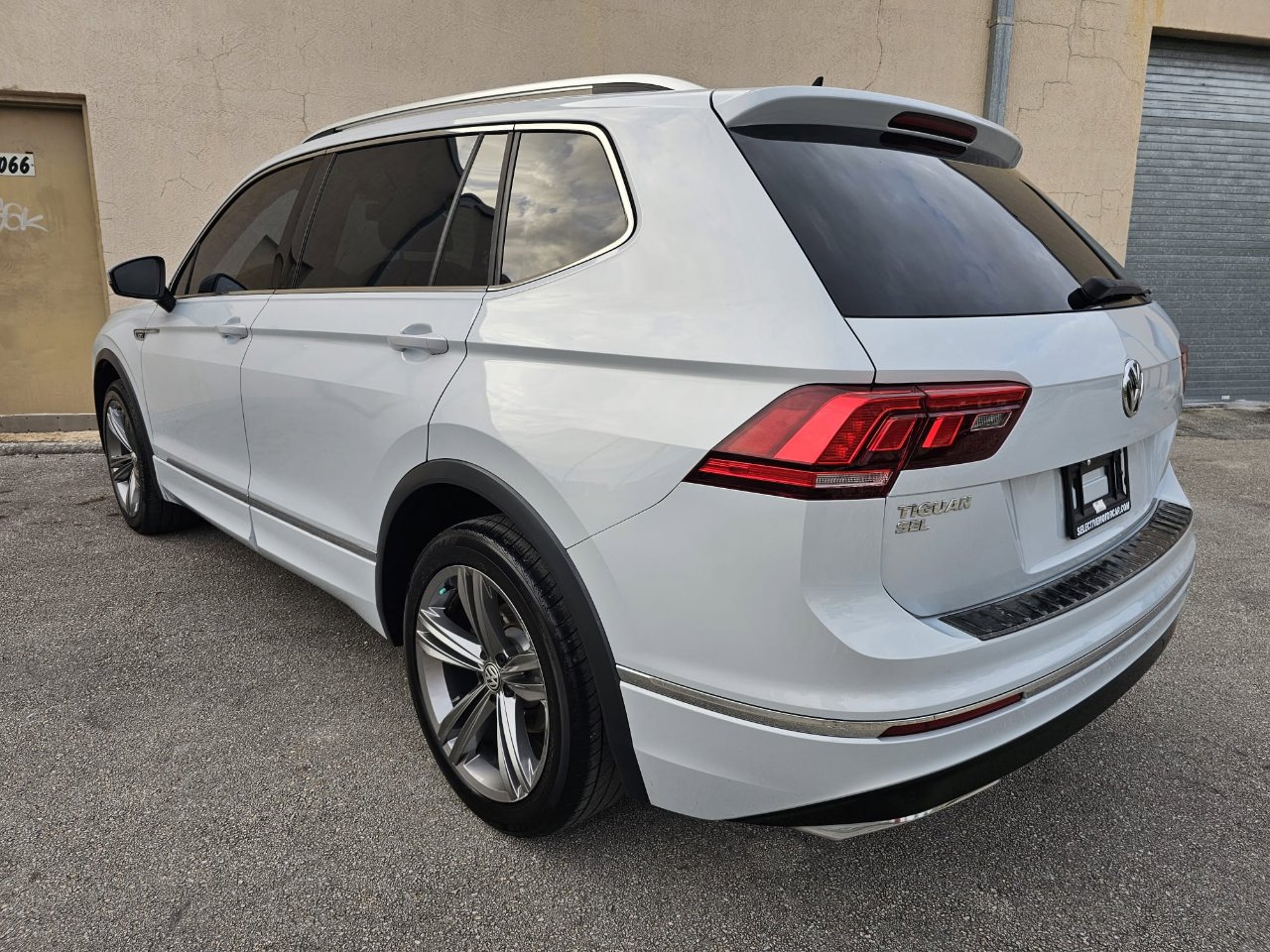 Used 2019 Volkswagen Tiguan SEL R-Line image 16