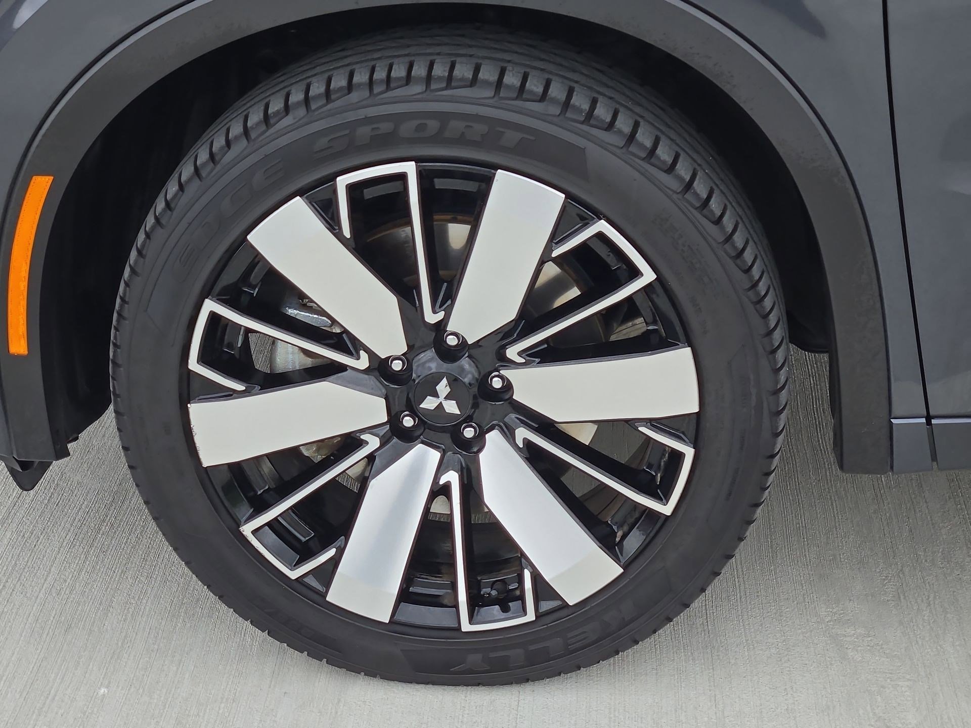 Used 2025 Mitsubishi Outlander SEL image 12