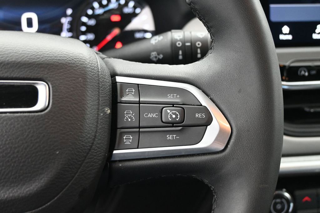 Used 2025 Jeep Compass Limited AWD/4WD image 33