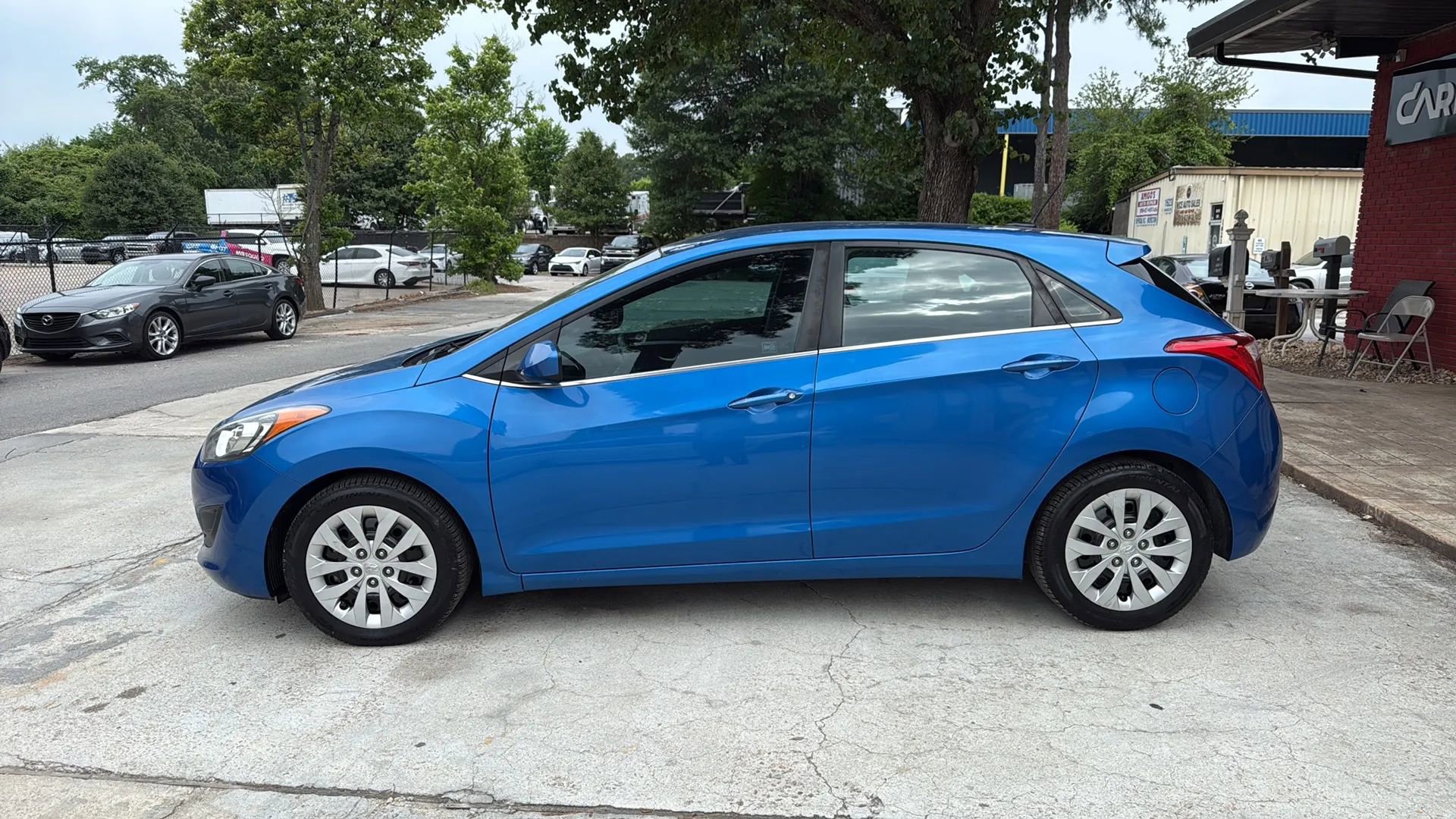 Used 2017 Hyundai Elantra GT FWD image 8