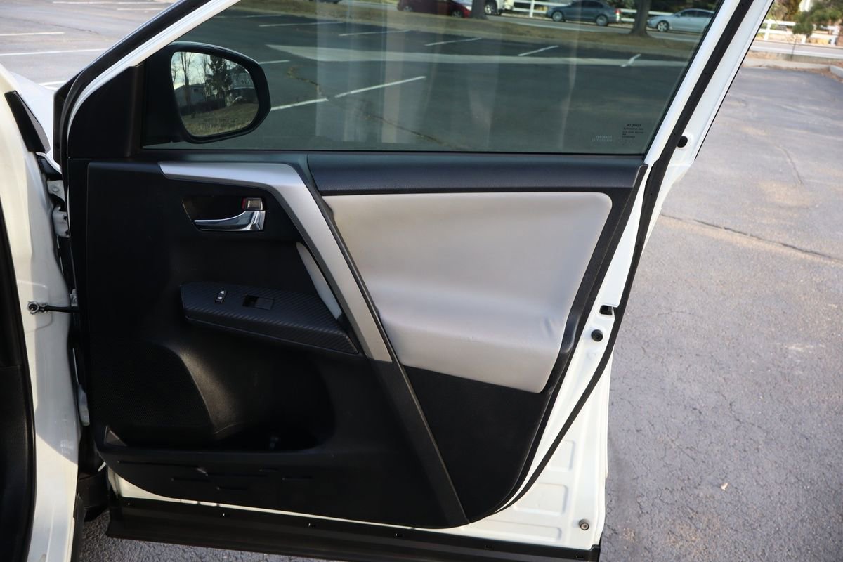 Used 2014 Toyota RAV4 Limited w/ Technology Package image 26