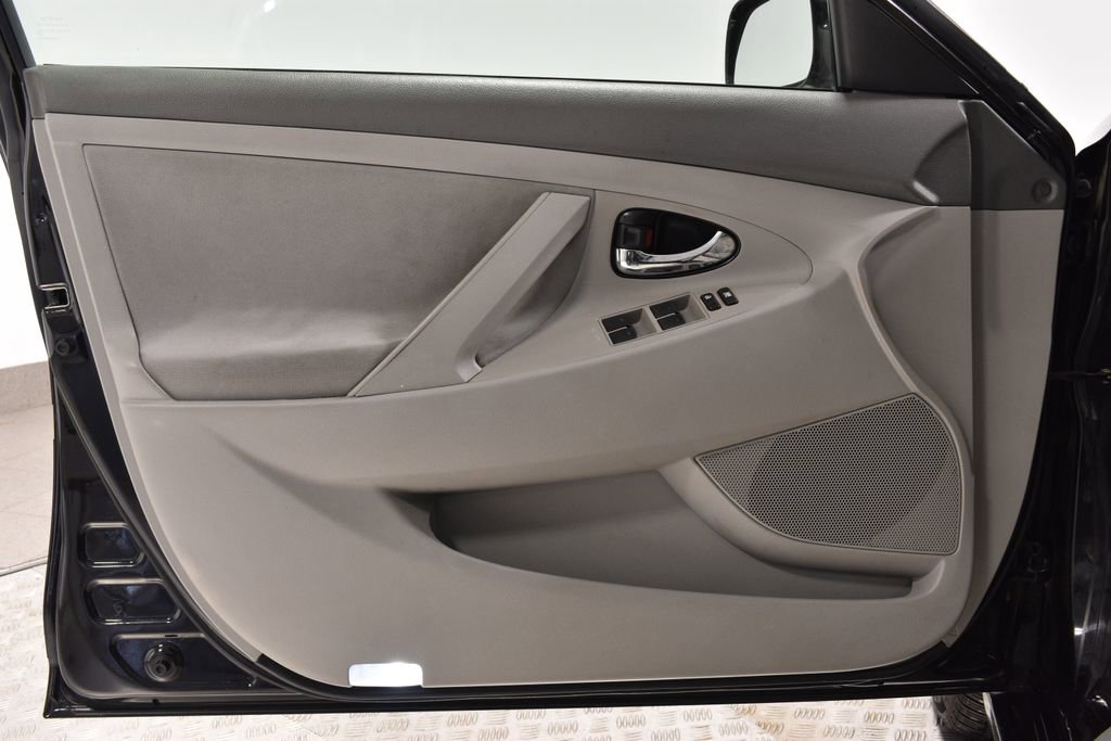 Used 2010 Toyota Camry Hybrid image 9