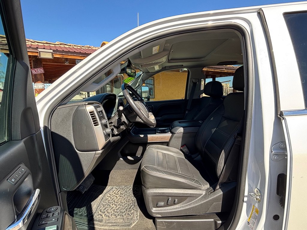 Used 2018 GMC Sierra 2500 Denali w/ Duramax Plus Package AWD/4WD image 10