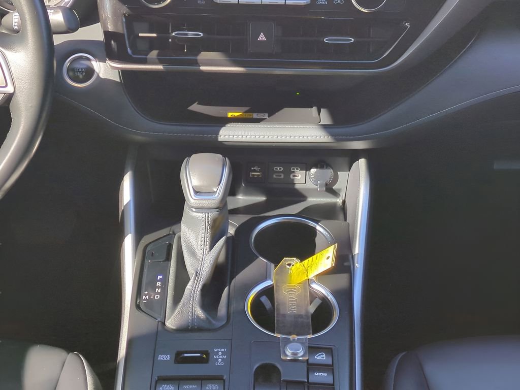 Certified 2024 Toyota Highlander XLE image 18