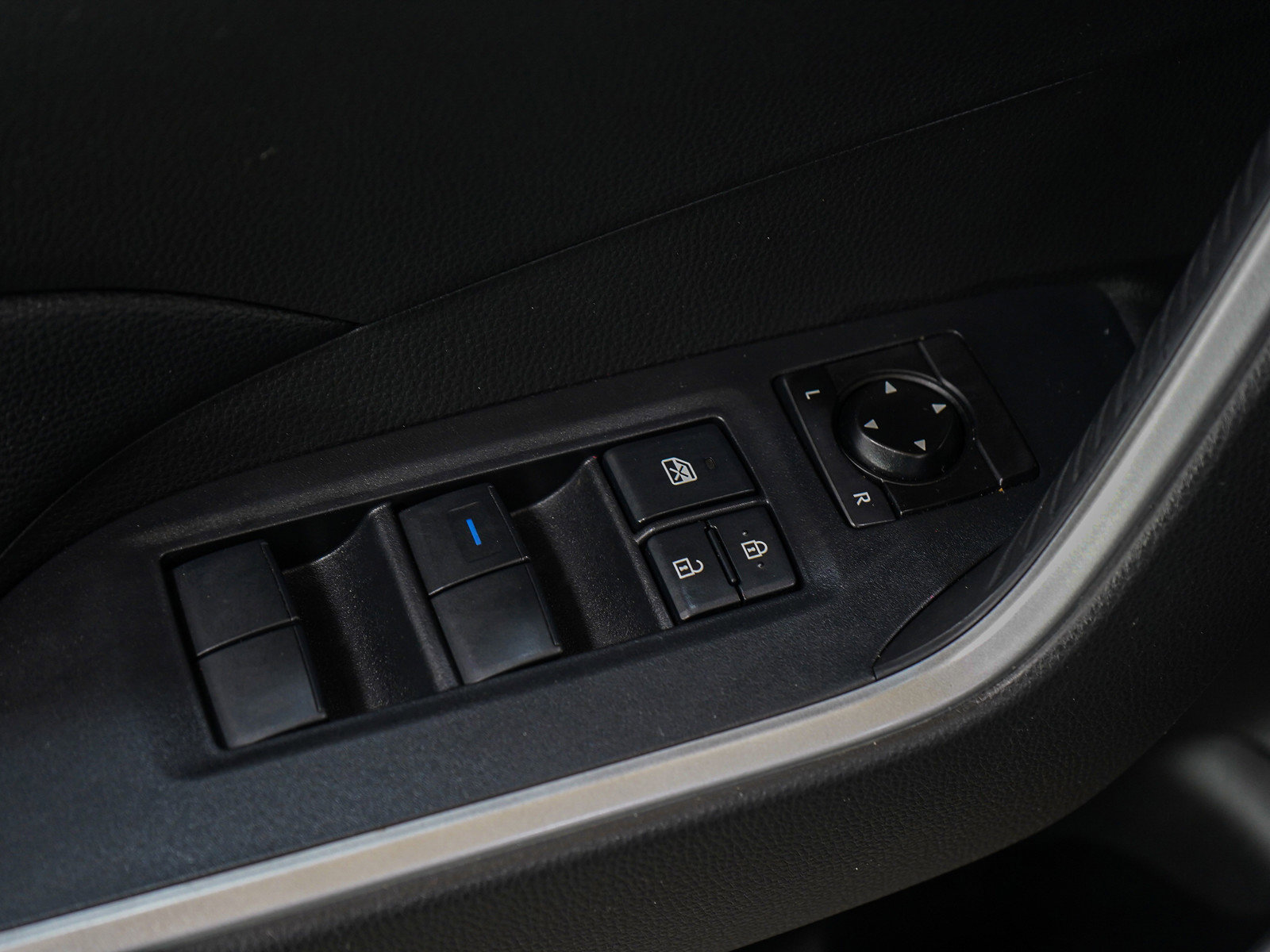 Used 2020 Toyota RAV4 XLE w/ Convenience Package image 22