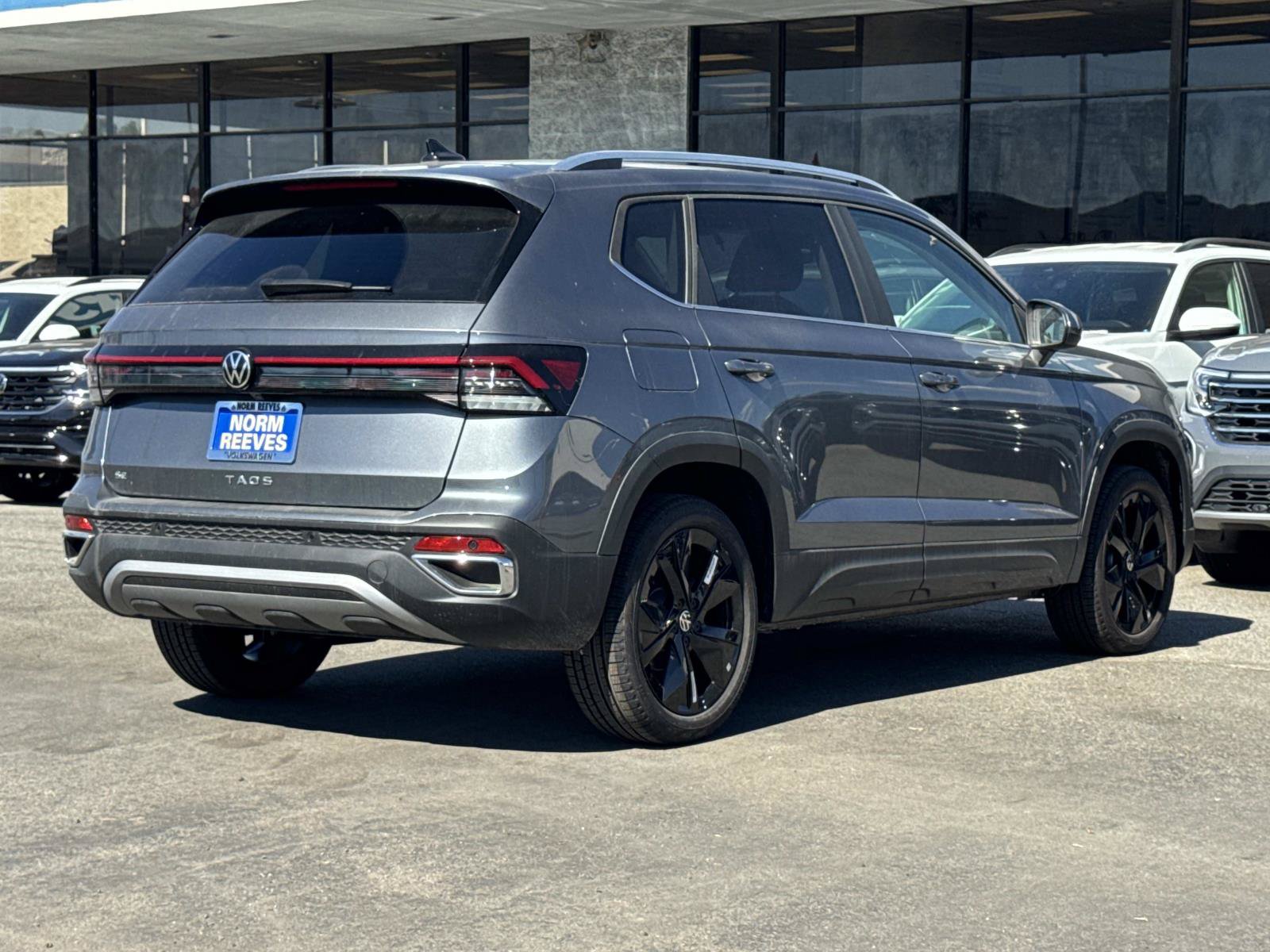 New 2026 Volkswagen Taos SE FWD image 5