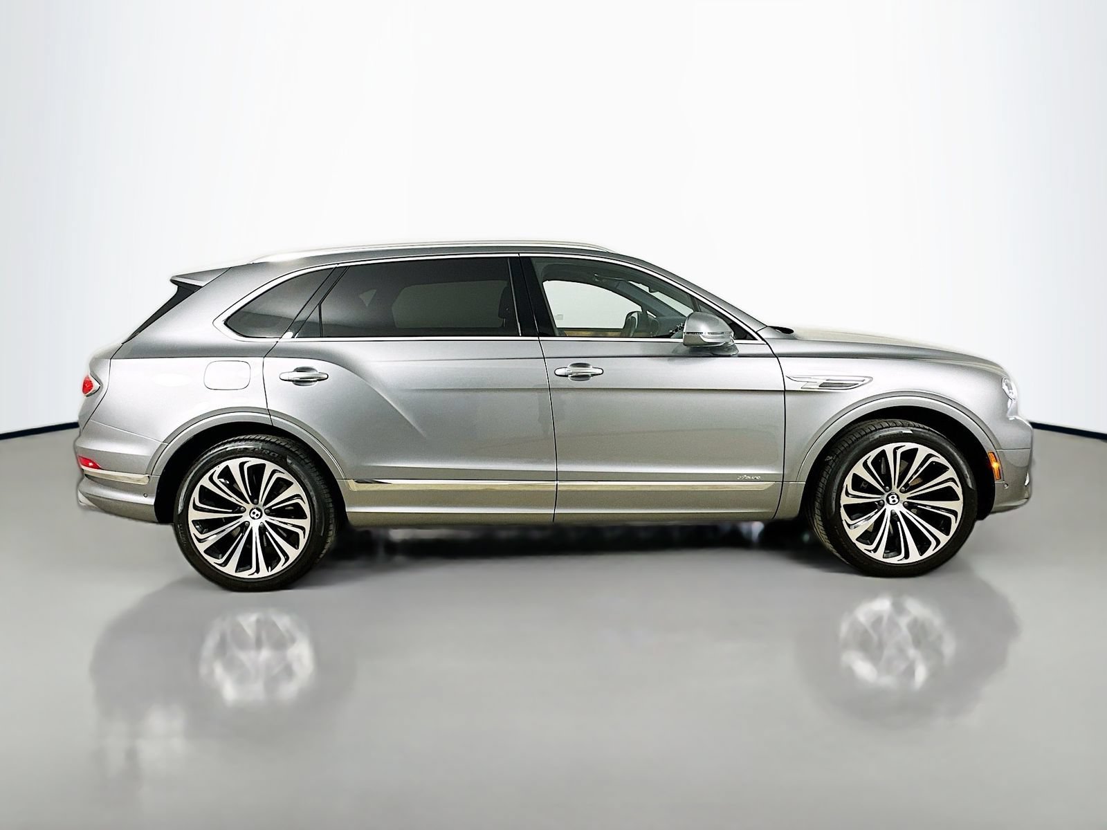 Used 2023 Bentley Bentayga Extended Wheelbase AWD/4WD image 5