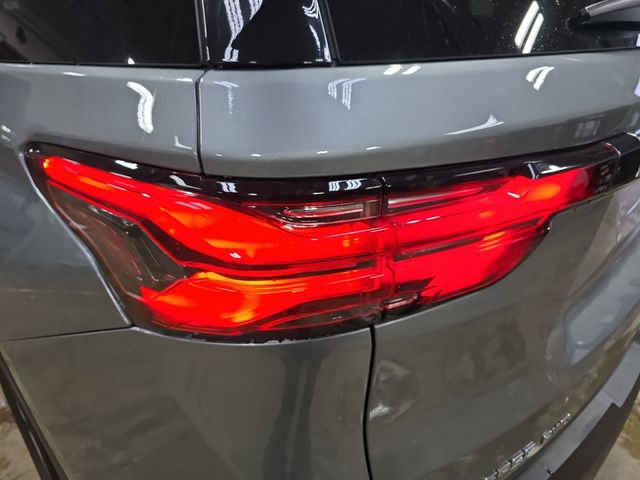 Used 2023 Chevrolet Traverse LT w/ LPO, Cargo Package image 37