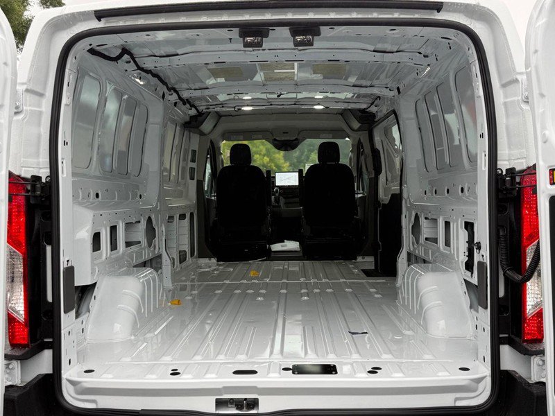 New 2027 Ford Transit 250 Low Roof RWD image 7