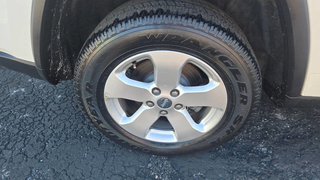 Used 2012 Jeep Grand Cherokee Laredo RWD image 20
