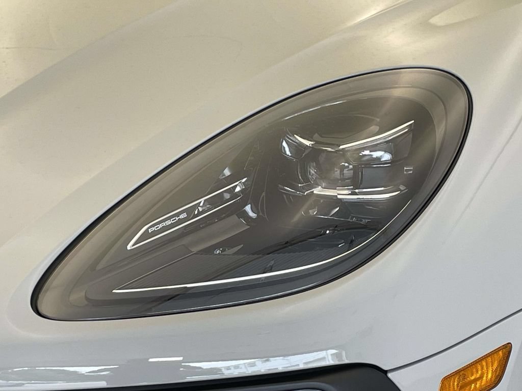 New 2026 Porsche Macan AWD/4WD image 15