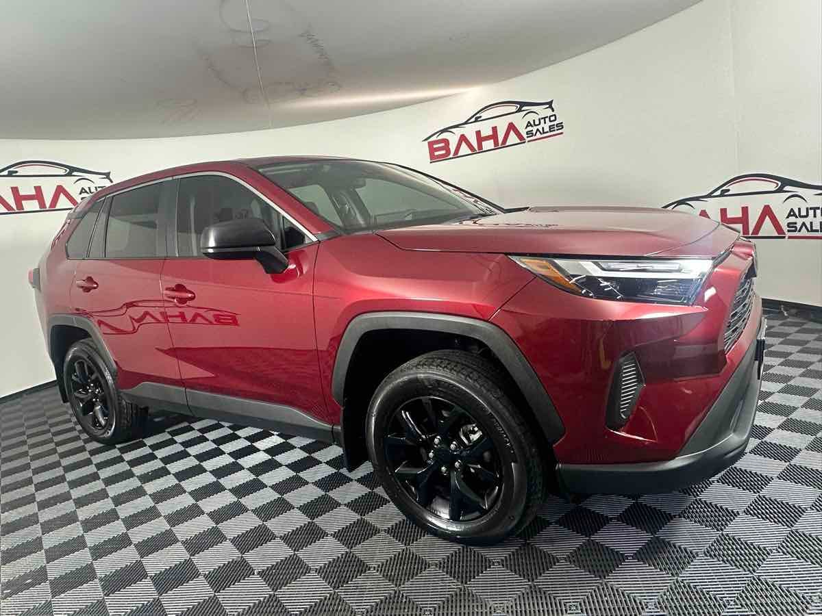 Used 2024 Toyota RAV4 LE FWD image 11