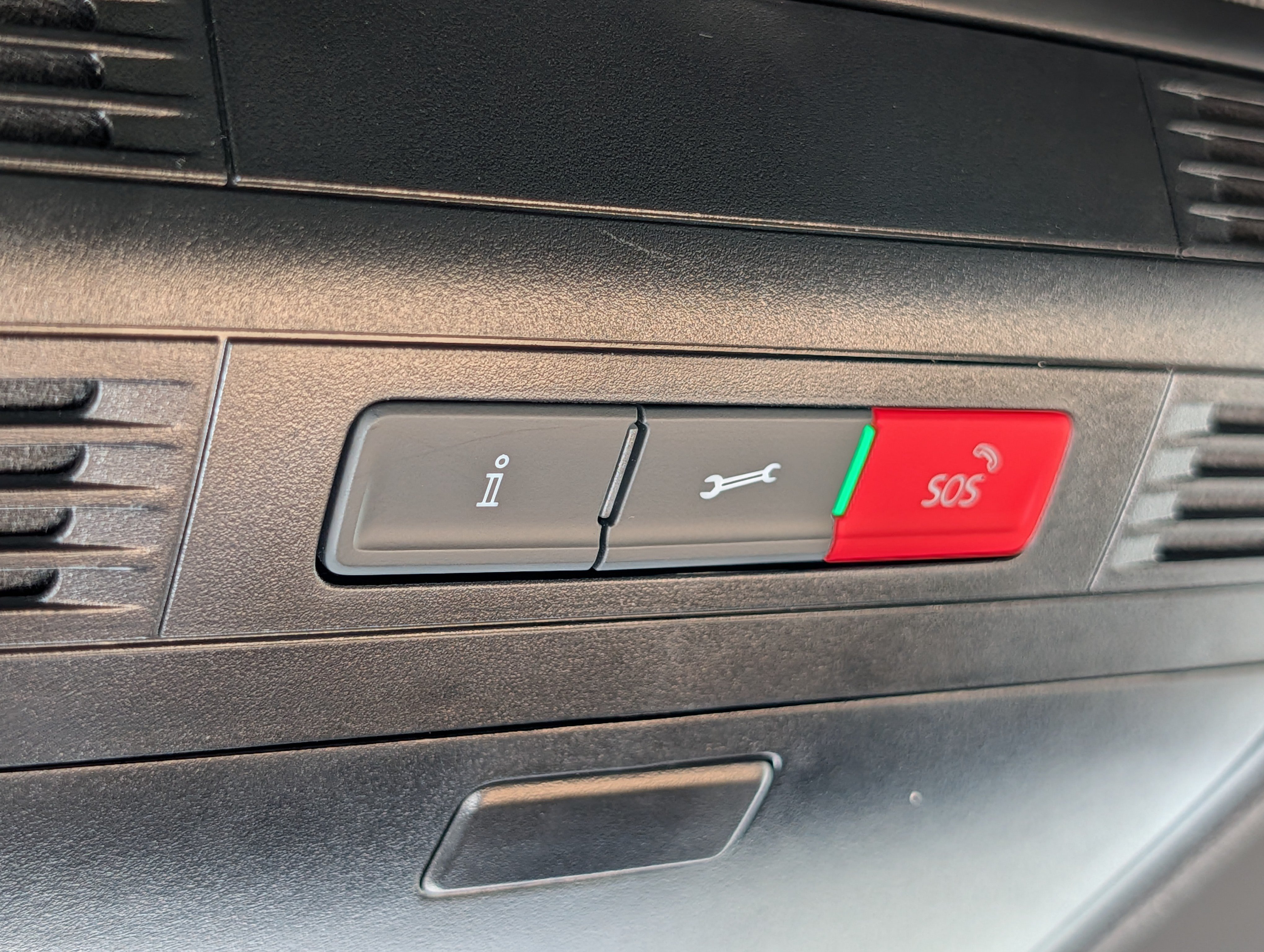 Certified 2023 Volkswagen Tiguan SE FWD image 33