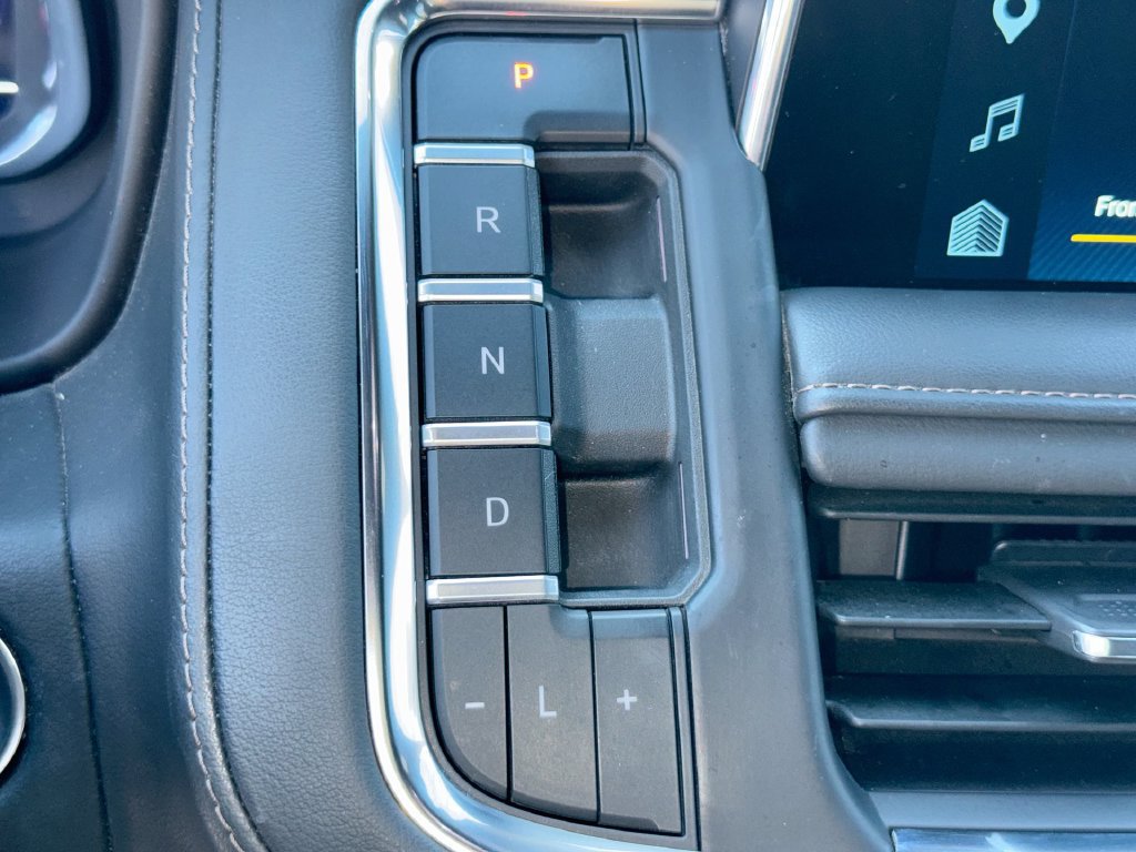 Used 2024 Chevrolet Suburban High Country AWD/4WD image 23