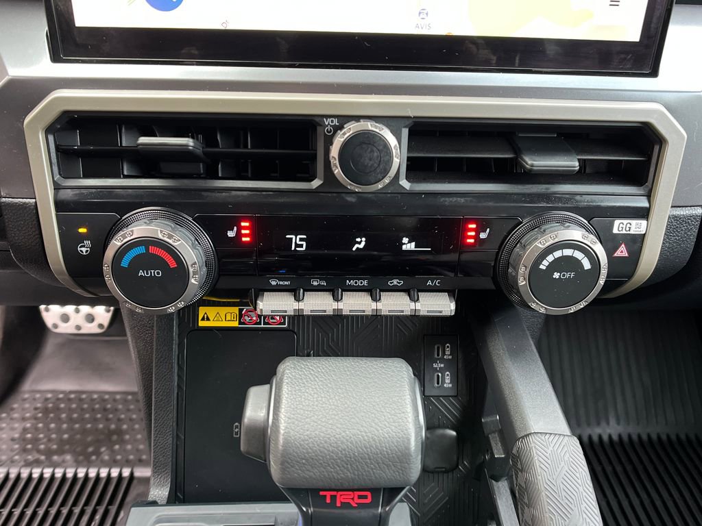 Used 2025 Toyota Tacoma TRD Sport w/ TRD Sport Upgrade Package image 17
