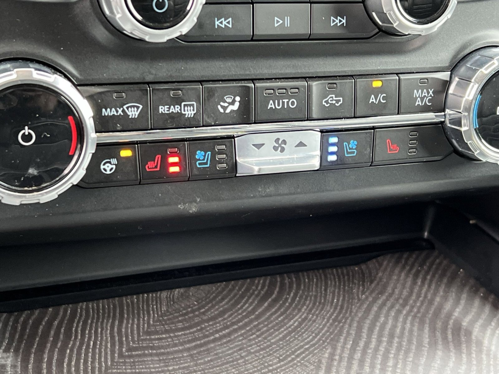 Used 2025 Ford F350 Platinum image 32