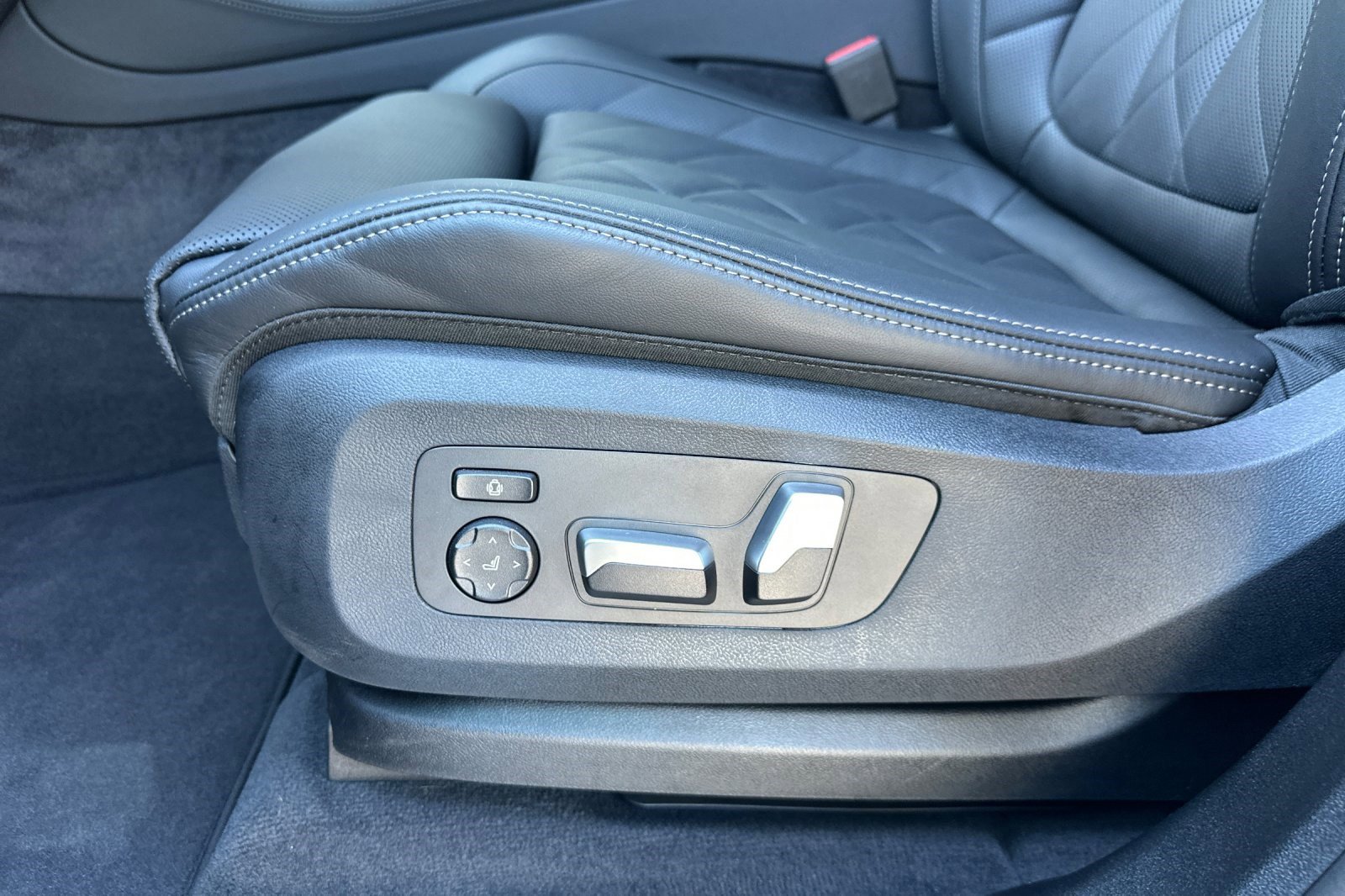 Used 2026 BMW X5 xDrive50e w/ M Sport Package image 14