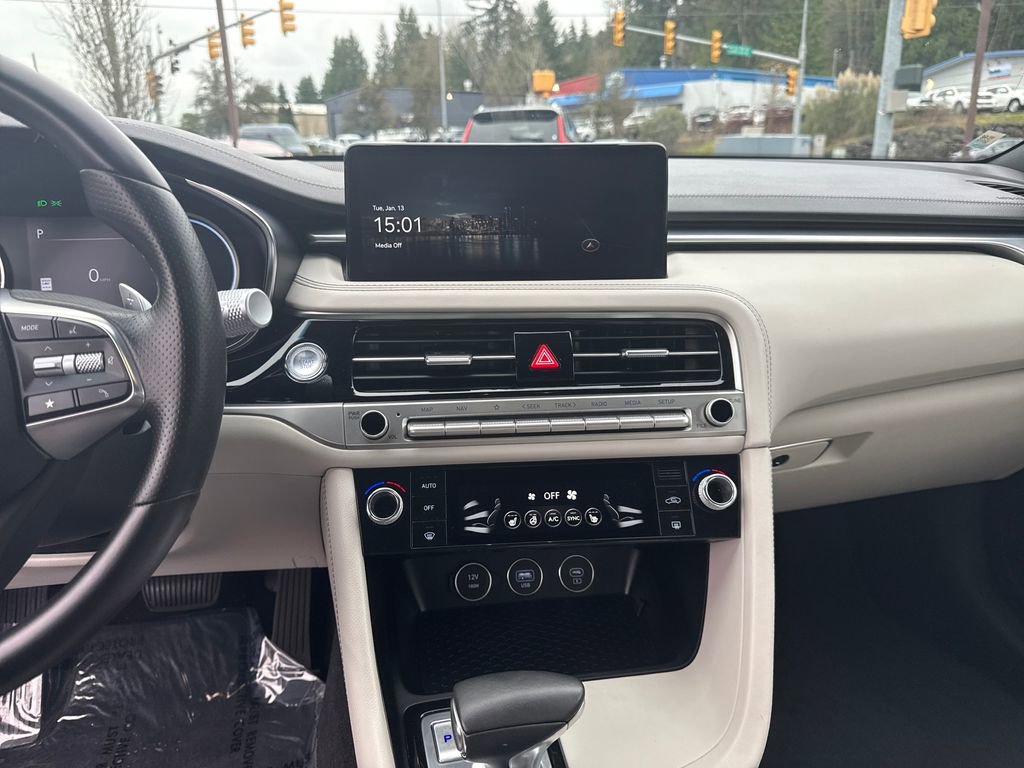 Used 2024 Genesis G70 2.5T image 22