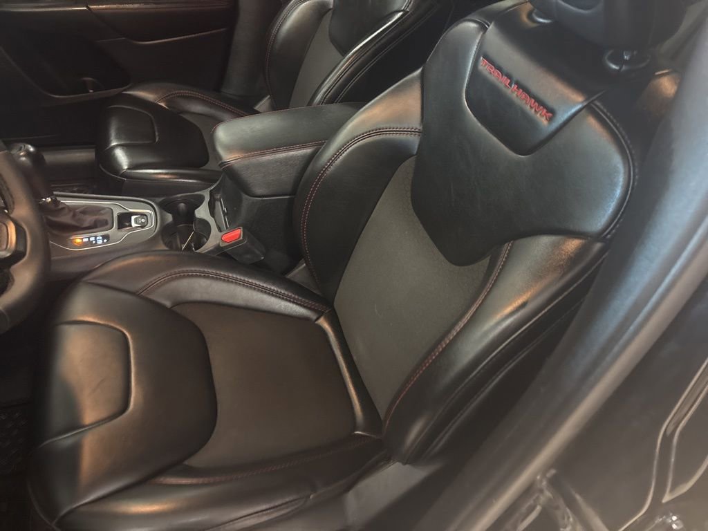 Used 2022 Jeep Cherokee Trailhawk image 25