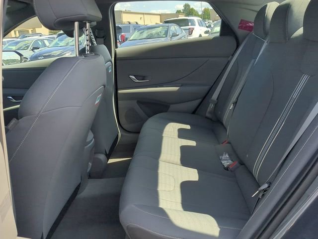 Used 2024 Hyundai Elantra SEL image 12